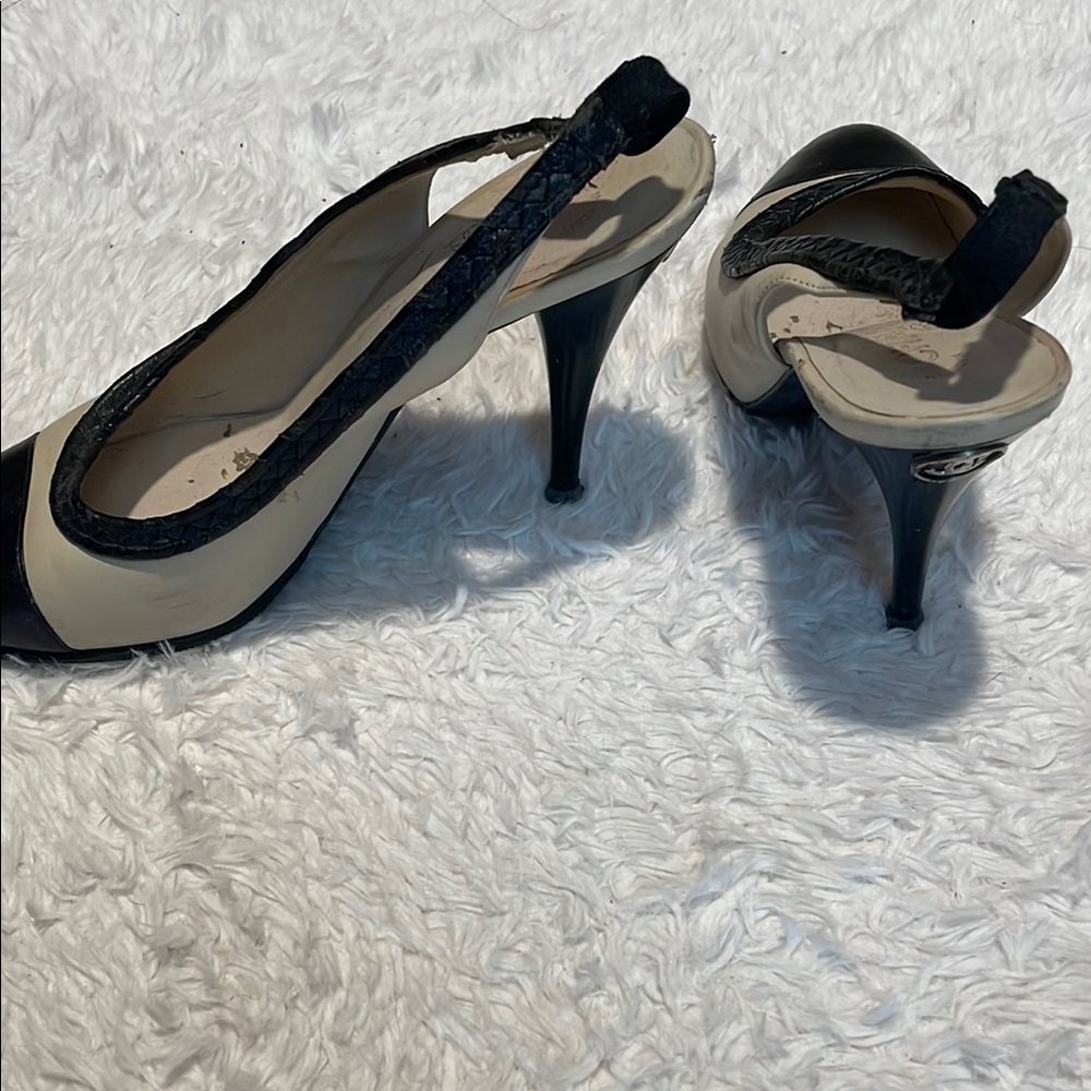 Chanel Women's Black and Cream Shoes - Picture 4 of 5